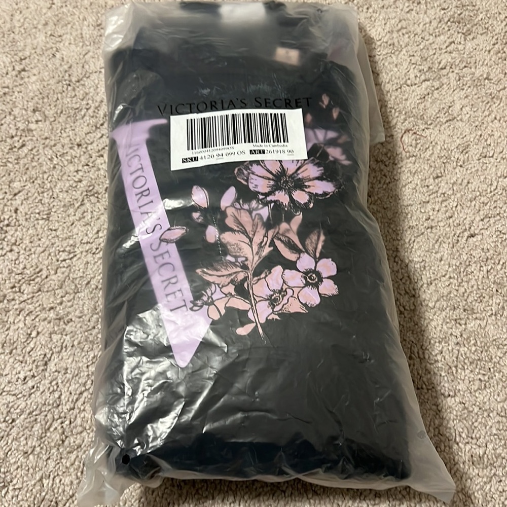 Victoria’s Secret Zippered Tote Bag - Picture 5 of 5